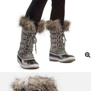 Sorel Joan of Arctic Boots in Gray Size 7